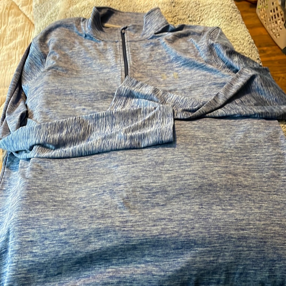 Under Armour  Women’s long sleeve Tee Heat Gear XL.